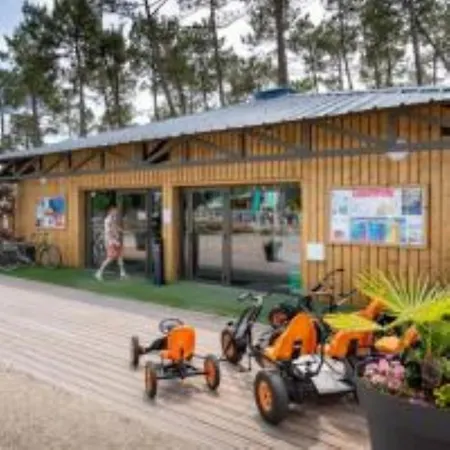 MH 385 Les Dunes de Contis 3 chambres et 1 salle de bain dans Camping 4 étoiles Camping Saint-Julien-en-Born