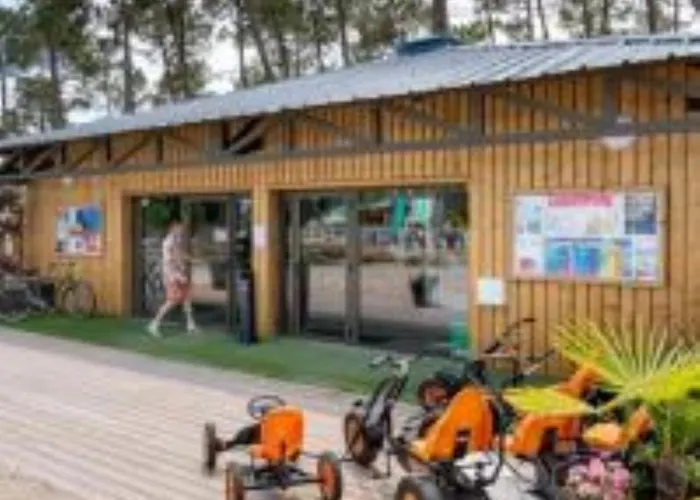 MH 385 Les Dunes de Contis 3 chambres et 1 salle de bain dans Camping 4 étoiles Camping Saint-Julien-en-Born